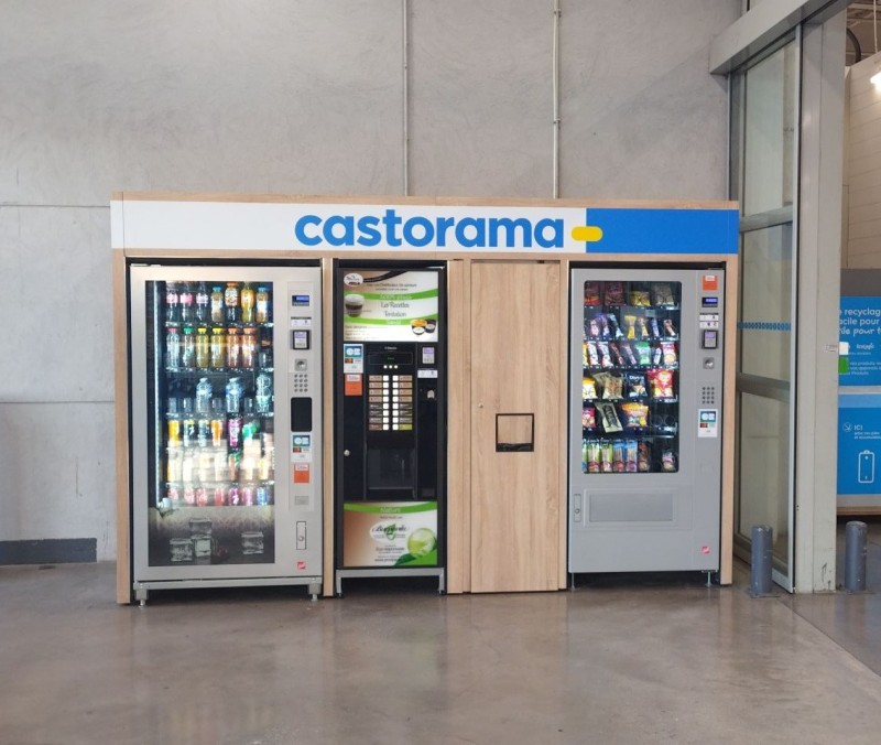 Distributeurs automatiques installés chez un client proche de Toulon en sortie caisse